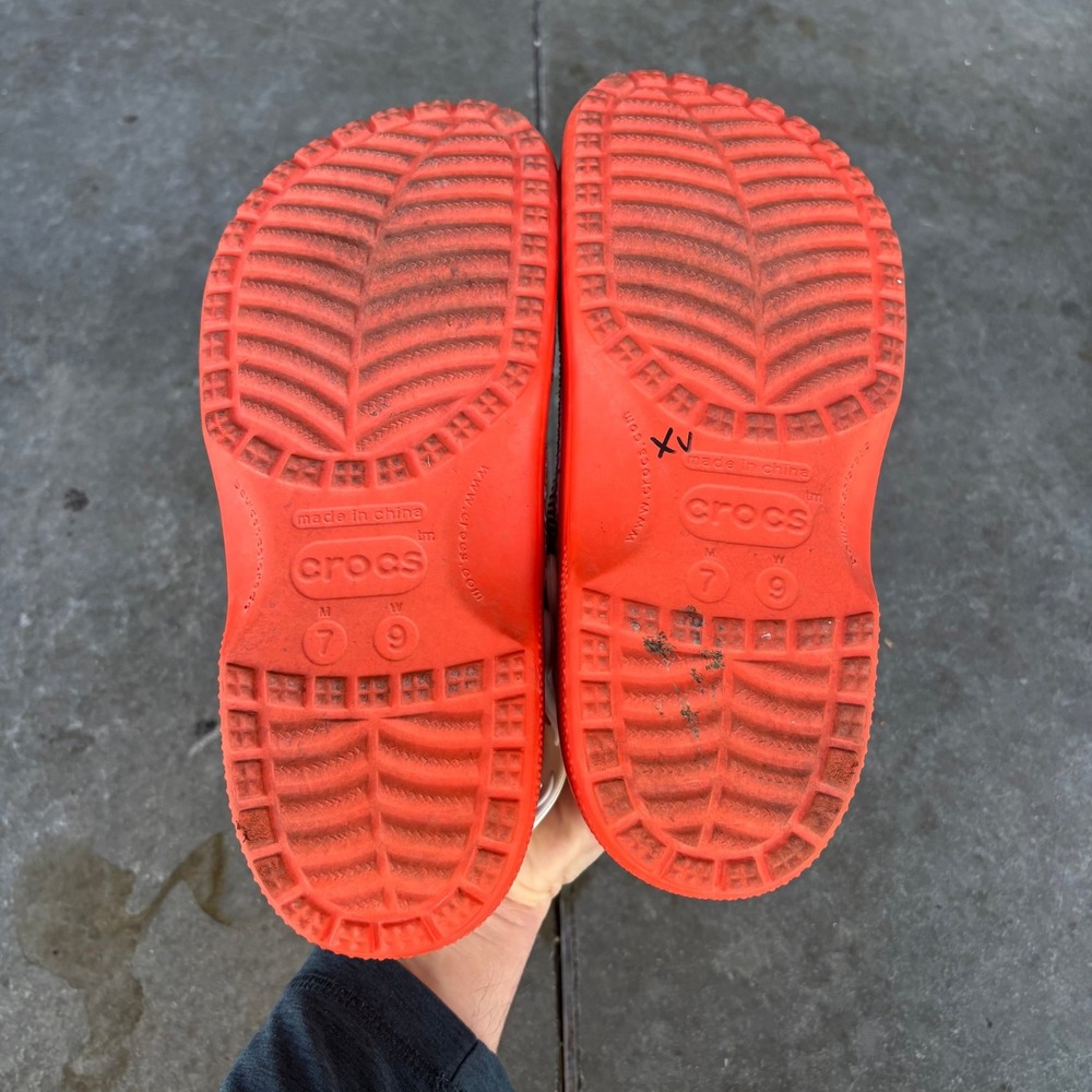 Crocs Disney 50th Anniversary Orange Bird Clogs M7 W9 White Orange Summer Travel - Picture 8 of 10